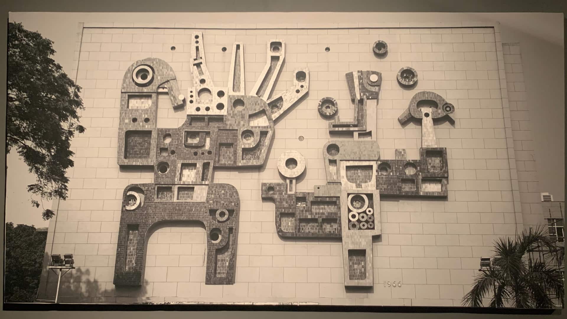 Photo of a mural by Satish Gujral, on view at NGMA Delhi.