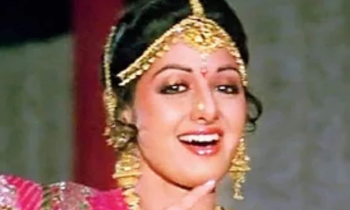 A poignant coincidence with Divya Bharti After Divya Bharti passed away in 1993, Sridevi stepped in to replace her in Laadla. Years later, fate created a heartbreaking parallel when Sridevi passed away on February 24, 2018 — just a day before Divya Bharti’s birthday on February 25. The coincidence remains one of Bollywood’s most discussed emotional connections.