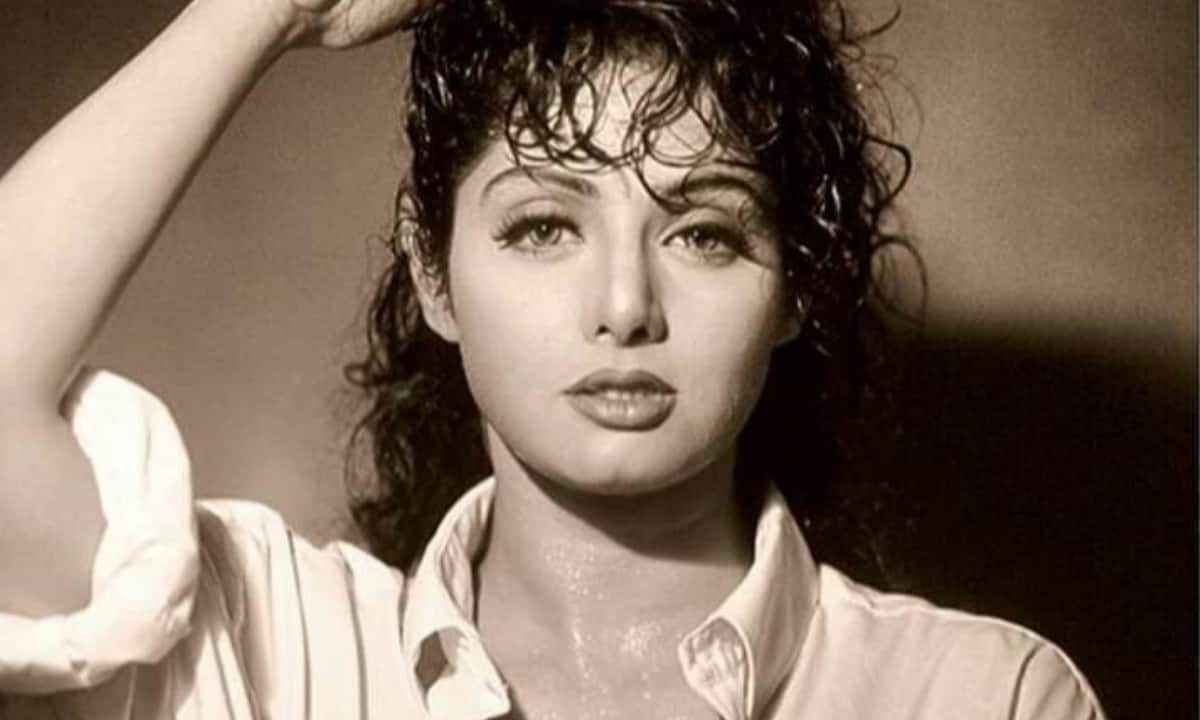 Rekha once dubbed for her In her early Hindi films, Sridevi wasn’t fluent in the language. Veteran actress Rekha reportedly dubbed for her until Sridevi mastered Hindi herself.