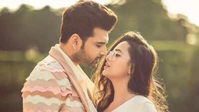 The actor showcased his commitment to Tejasswi in a viral video, illustrating his affection through an intricate portrait.

