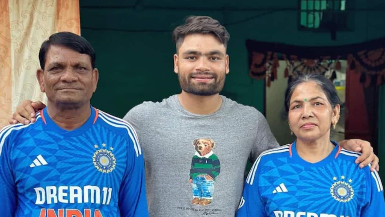 https://images.moneycontrol.com/static-mcnews/2026/02/20260225064128_Rinku-Singh-parents-X.jpg