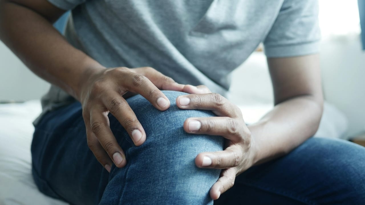 Knee pain in your 20s and 30s? Orthopaedic doctor explains causes and treatment