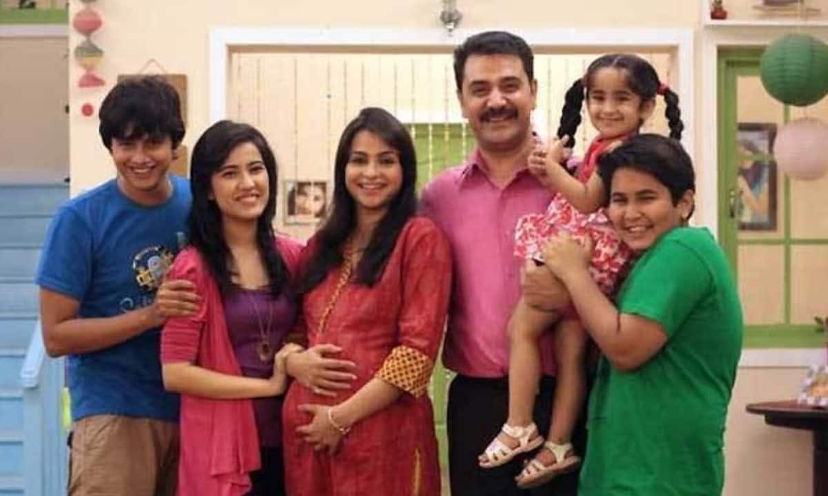 Best of Luck Nikki – Inspired by Good Luck Charlie An adaptation of the Disney family sitcom Good Luck Charlie, this Hindi show focused on a family’s everyday dynamics through the eyes of an older sibling, making the Western format resonate with Indian households.
