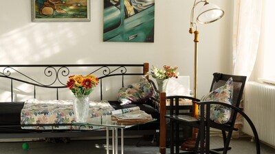 Home decor tips: A bold artwork, a sculptural chair, a textured wall, or a dramatic light fixture is no longer seen as risky. It is seen as expressive (Image: Pexels)