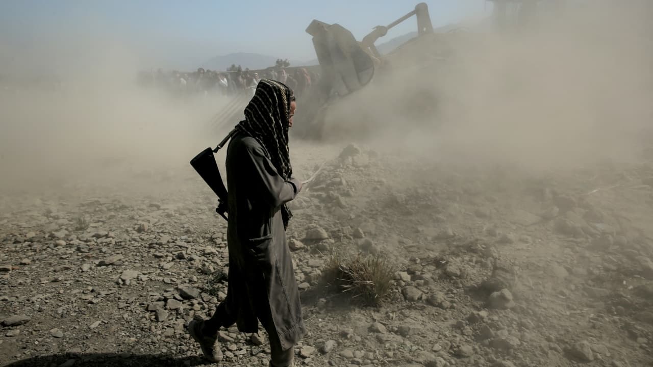 Afghan forces launch strikes along Durand Line, killing eight Pakistani soldiers: Report