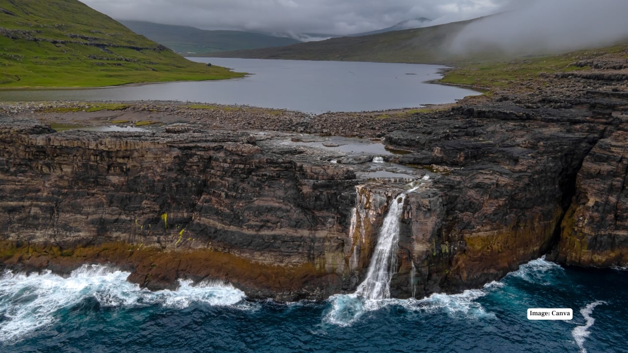 Bøsdalafossur Waterfall