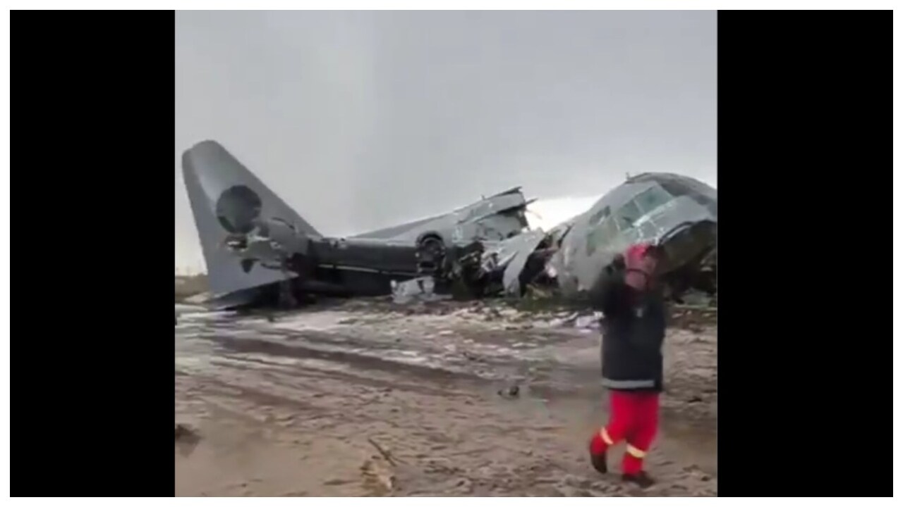 Bolivia plane crash: At least 15 killed after cargo plane carrying banknotes crashes near Bolivia's capital
