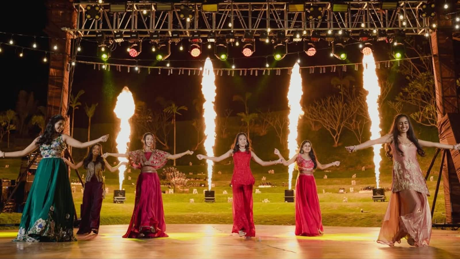 Rashmika's sister take the stage Rashmika's younger sister was joined by yheir cousins as they gave a lovely performance for her sister and jija ji. 