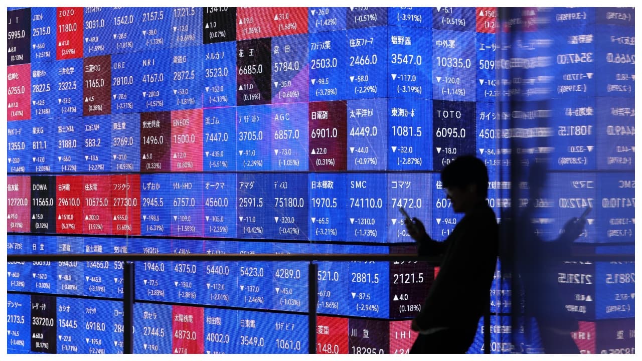 Asian stocks extend declines as Middle East tensions remain high