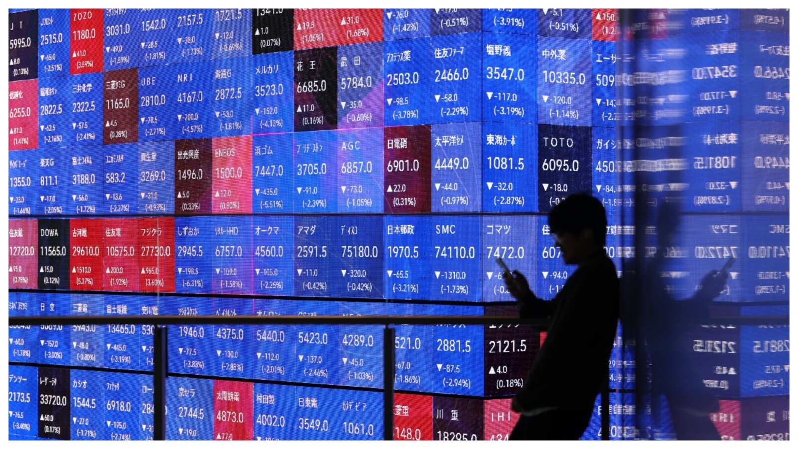 Stocks rise, oil falls as US cites Iran progress