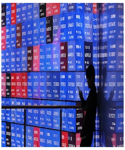 Asian stocks advance on tech, dollar edges lower