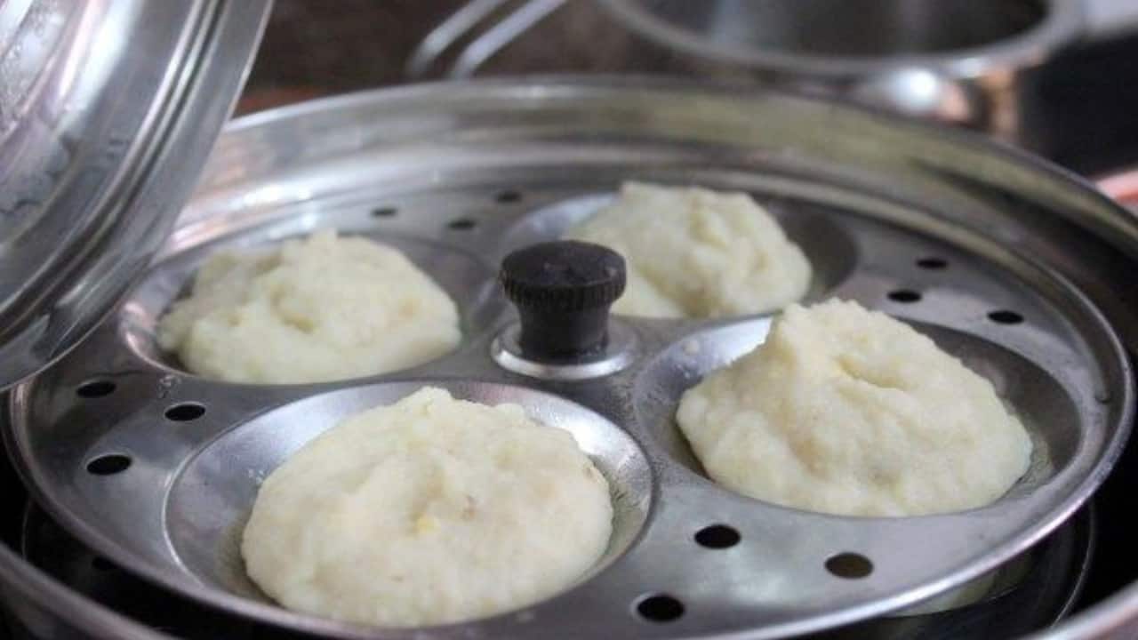 Holi 2026: Use these low-oil cooking tips by dietician for healthy festive recipes
