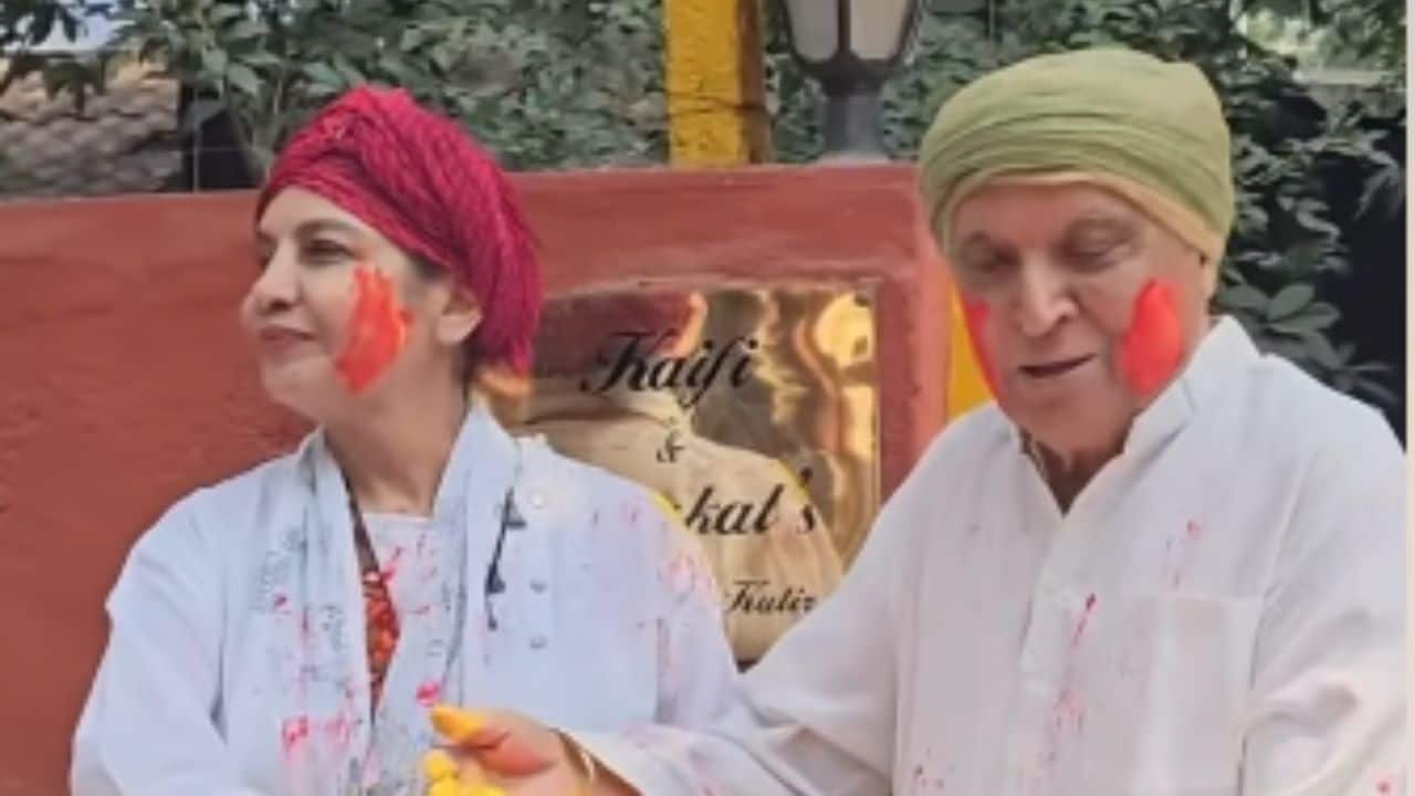 Javed Akhtar and Shabana Azmi hosted a grand Holi party at their residence which was attended by several celebrities. Several paparazzi videos showed many including the veteran couple enjoying and dancing to the tunes of  popular Bollywood songs. 
