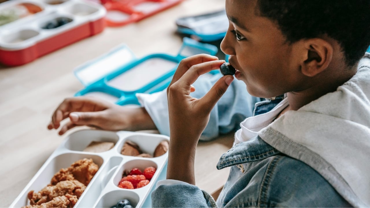 3 food habits that will improve children’s gut health, according to a gastroenterologist