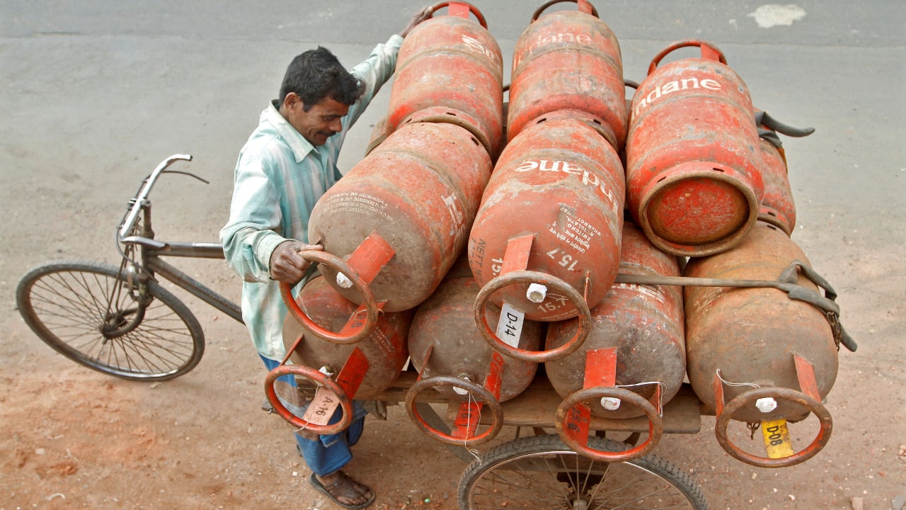 Petroleum ministry clarifies e-KYC rules for LPG consumers amid supply concerns