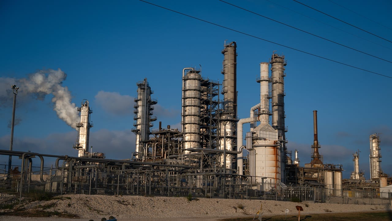 'Downright panic': Traders tested to limits on oil’s wild Monday