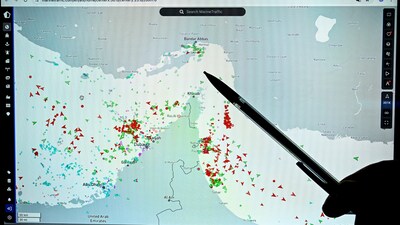 A person points at a page on the Marinetraffic website that shows commercial boats traffic on the edge of the Strait of Hormuz near the Iranian coast, in Paris on March 4, 2026. (Photo by JULIEN DE ROSA / AFP)