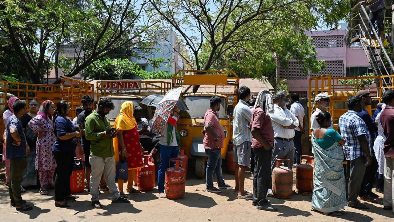 Two LNG cargoes on their way to country, says govt amid gas shortage fears