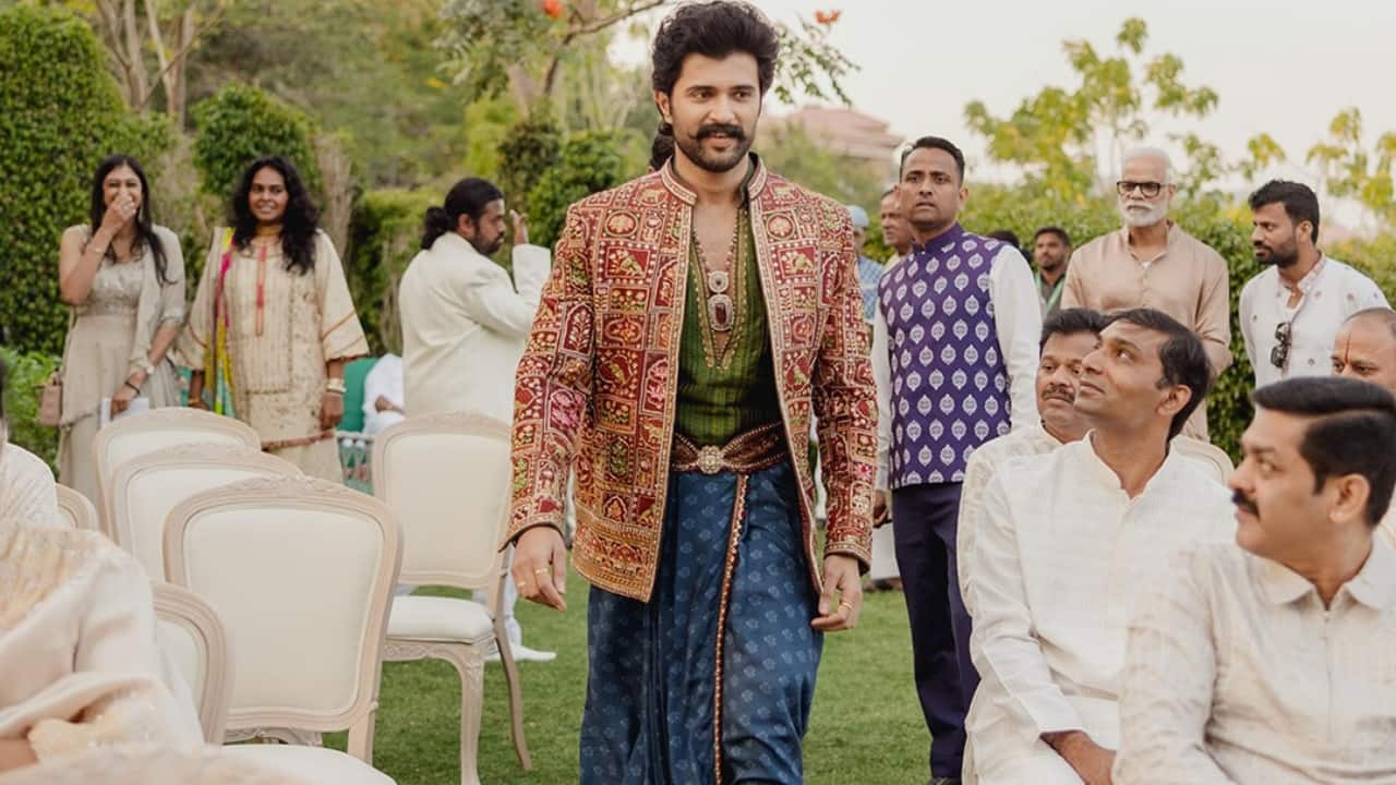 Flaunting Deccan heritage Vijay pays tribute to his Deccan ancestry. The actor was able to rejoice freely throughout the evening by donning a loose kurta, an embroidered jacket, and a draped veshti. The jacket features small embroidered windows with parrot, elephant, and peacock designs derived from Indian temple imagery. Flaunting Deccan heritage Vijay pays tribute to his Deccan ancestry. The actor was able to rejoice freely throughout the evening by donning a loose kurta, an embroidered jacket, and a draped veshti. The jacket features small embroidered windows with parrot, elephant, and peacock designs derived from Indian temple imagery.