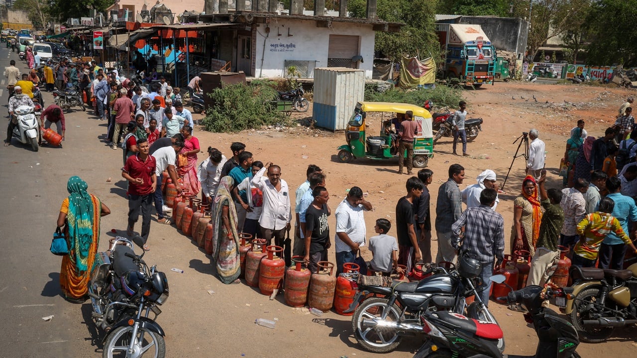 OMCs to release some commercial LPG cylinders amid shortage concerns