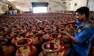 Crowds besiege India’s LPG dealers as war crimps supply