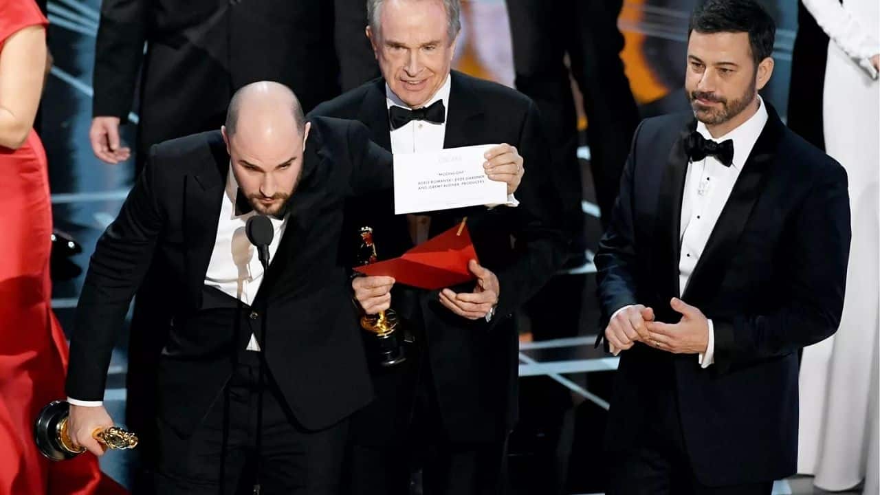 From envelope mix-ups to onstage slaps: 11 Oscars controversies that ...