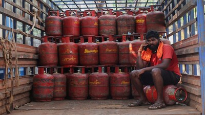 According to dealers, the situation has put eateries under significant pressure, with some warning they may have to curtail operations or shut down temporarily if supplies do not improve.