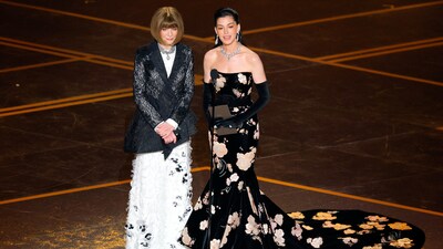 Anne Hathaway with Anna Wintour at Oscars