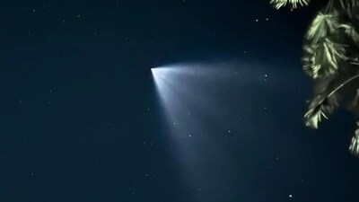 A strange “jellyfish flashlight” appeared in Sikkim’s night sky. (Image: X/@WeatherMonitors)