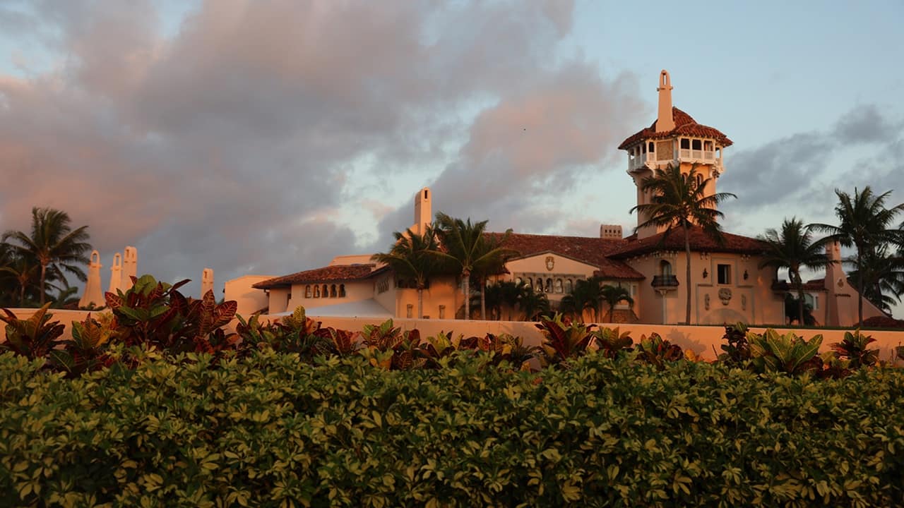 Rich Palm Beach residents seethe as Trump diverts flights over their homes