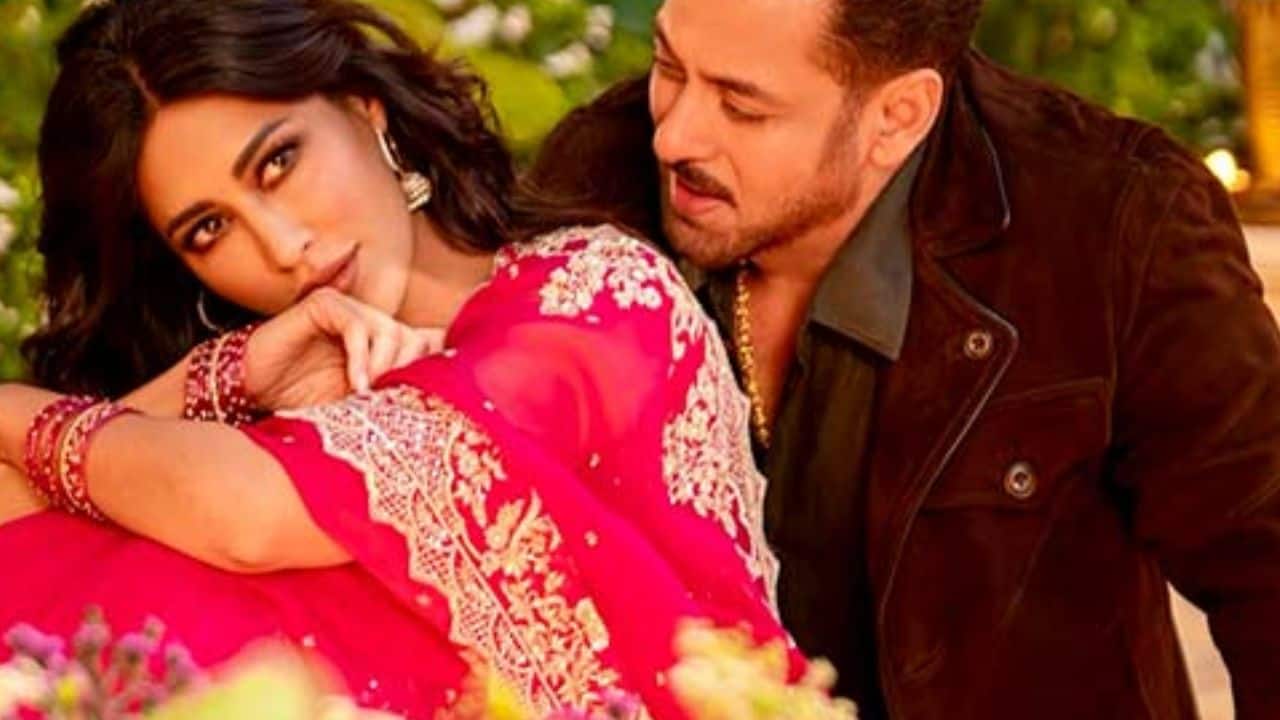 ‘Chand Dekh Lena’ song out now: Salman Khan, Chitrangada Singh bring love and longing to Maatrubhumi