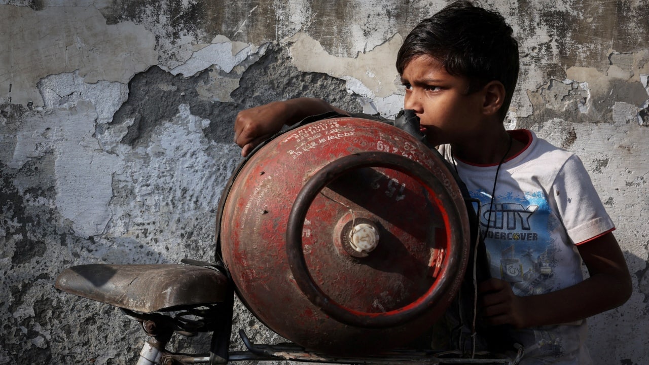 LPG shortage triggers fresh concerns for India's migrant workers, MSME ...