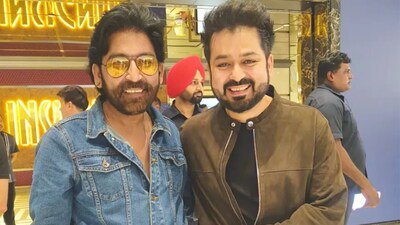 Vivek Sinha praises Aditya Dhar