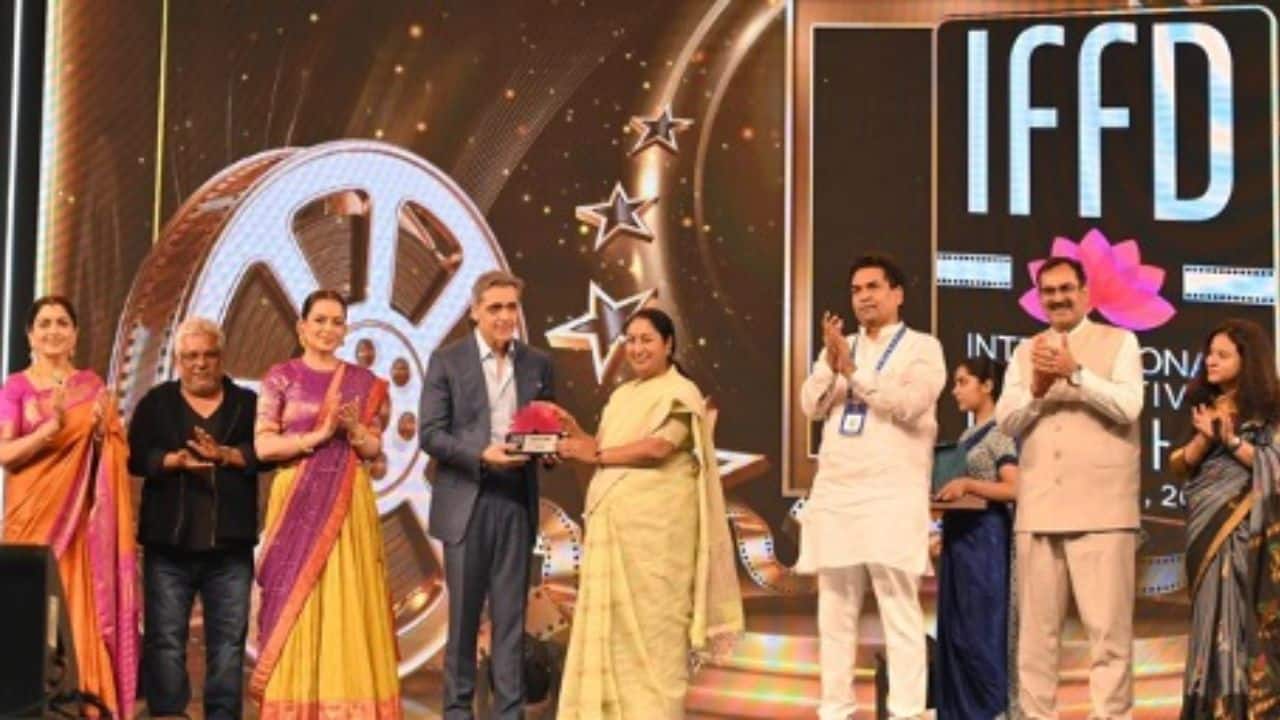 PVR INOX's MD Ajay Bijli honoured with Capital’s Pride Award at IFFD by Delhi CM Rekha Gupta
