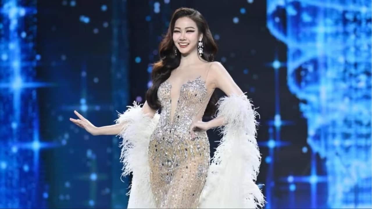 Miss Grand Thailand 2026 contestant Kamolwan Chanago's fake teeth come off on stage, what she did next wins hearts
