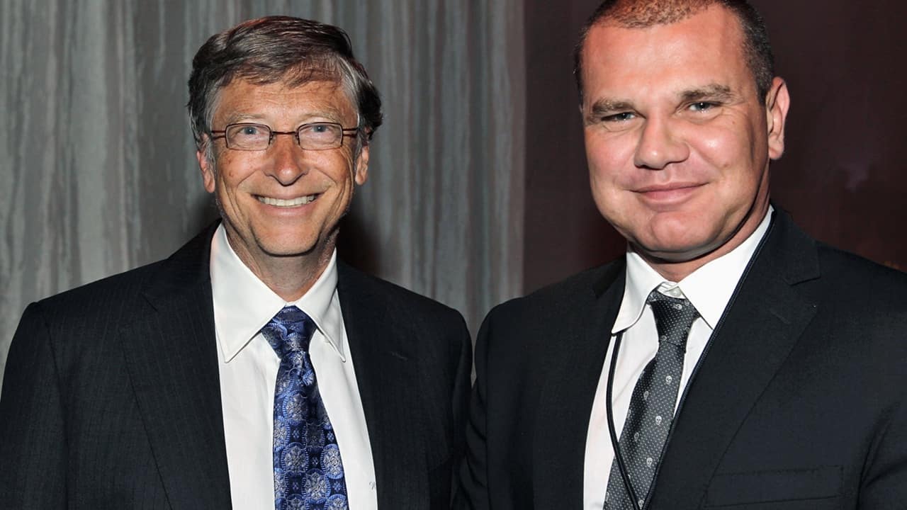 Bill Gates adviser served as conduit to Epstein, discussed ‘nudes,’ ‘hot girls’