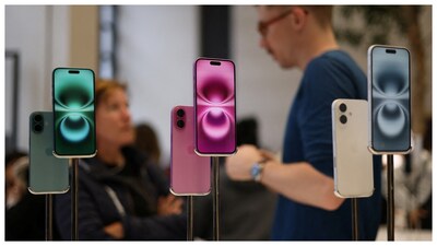 Apple iPhone 16 smartphones displayed at a store. (Courtesy: Reuters photo)