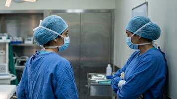 ‘4 lives at risk’: Pakistani doctors 'compete' while performing C-sections, viral video sparks outrage