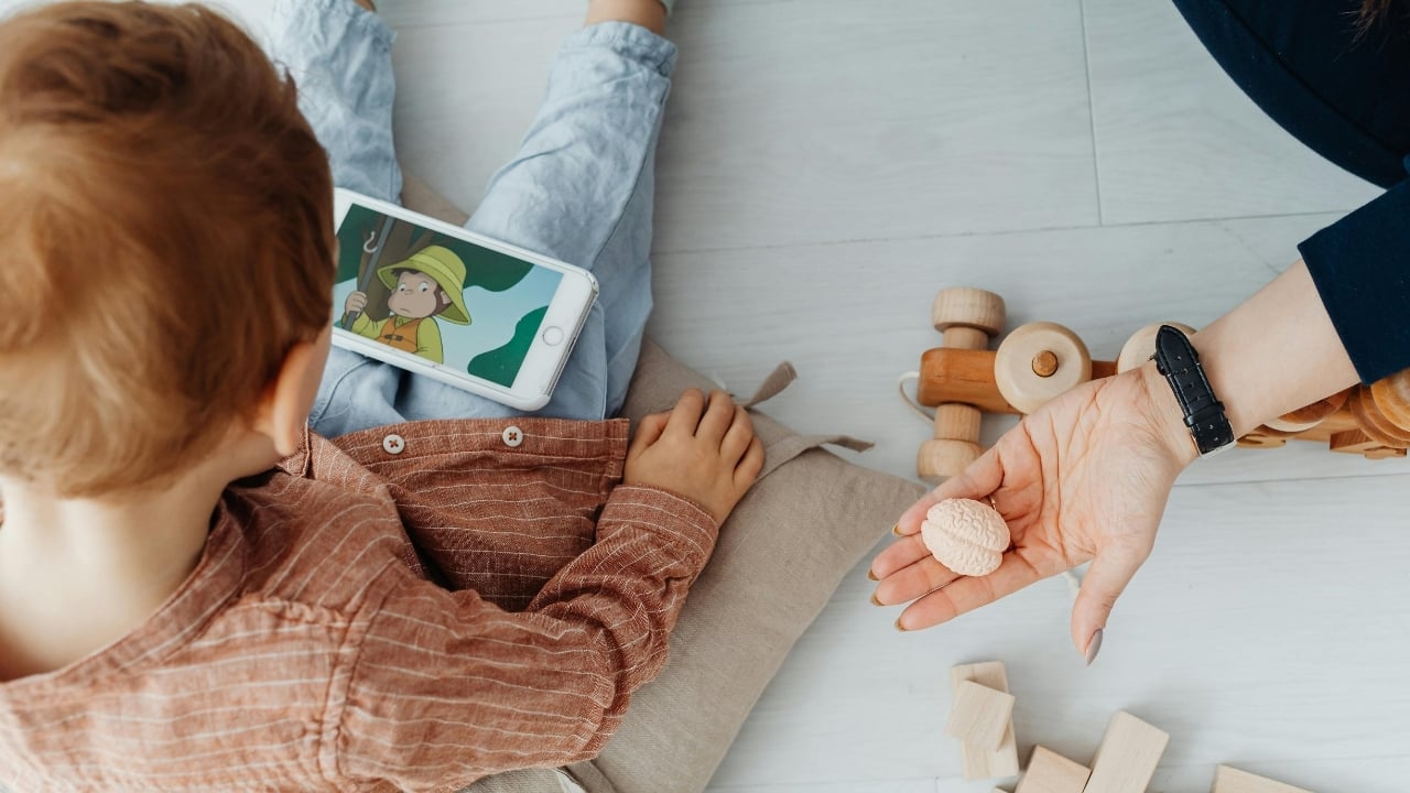 Early symptoms of digital addiction in children and how parents can ...