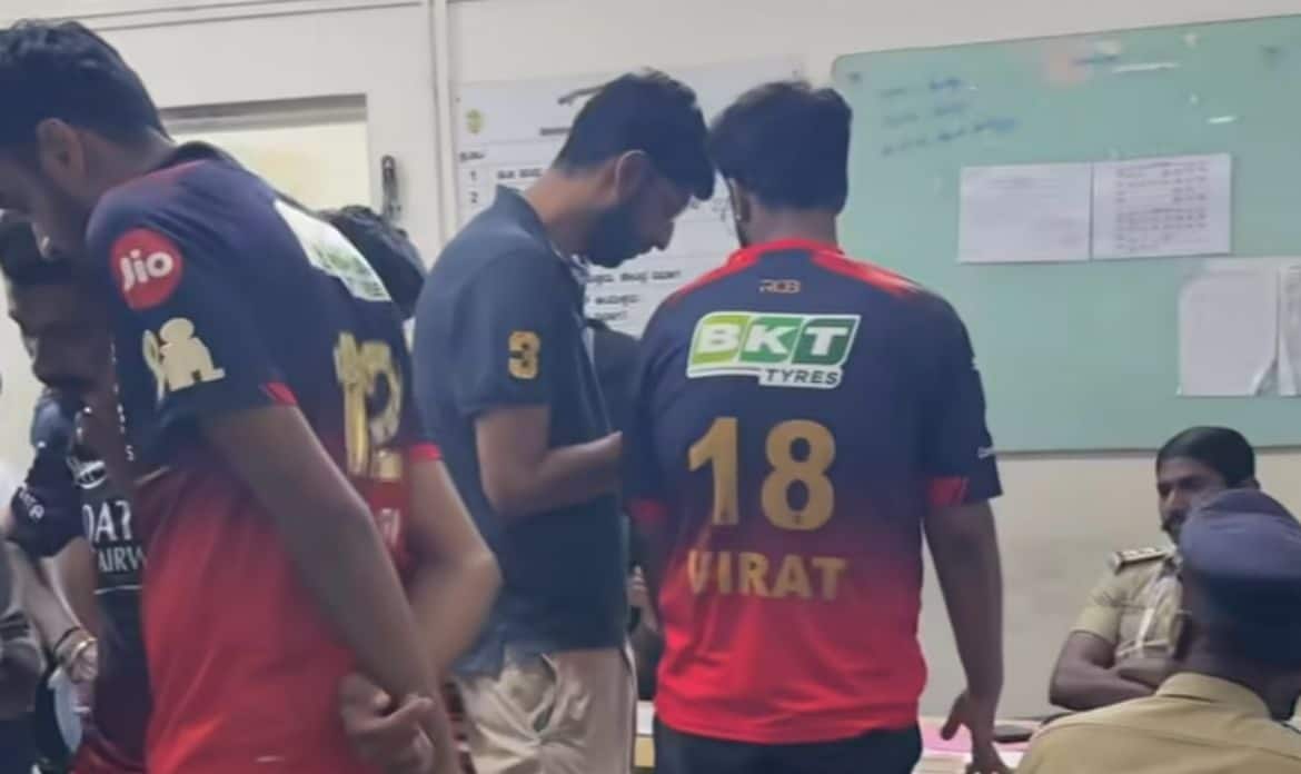 25 IPL fans lose mobile phones at Bengaluru's Chinnaswamy Stadium during match