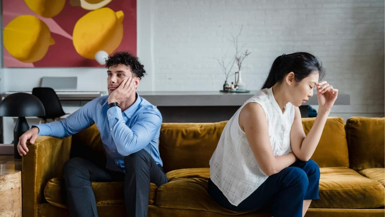 10 quiet ways relationships fall apart without you noticing