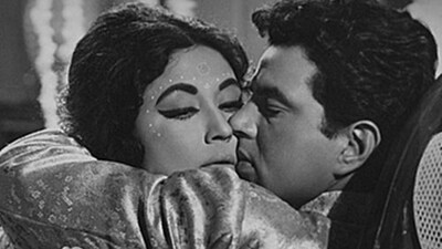 When Dharmendra denied encouraging Meena Kumari to drink alcohol, said, ‘I don’t like women drinking,’ Nargis said, ‘she was crazy for him'