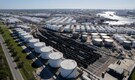 Traders pour $977 million into levered bet that oil will plunge