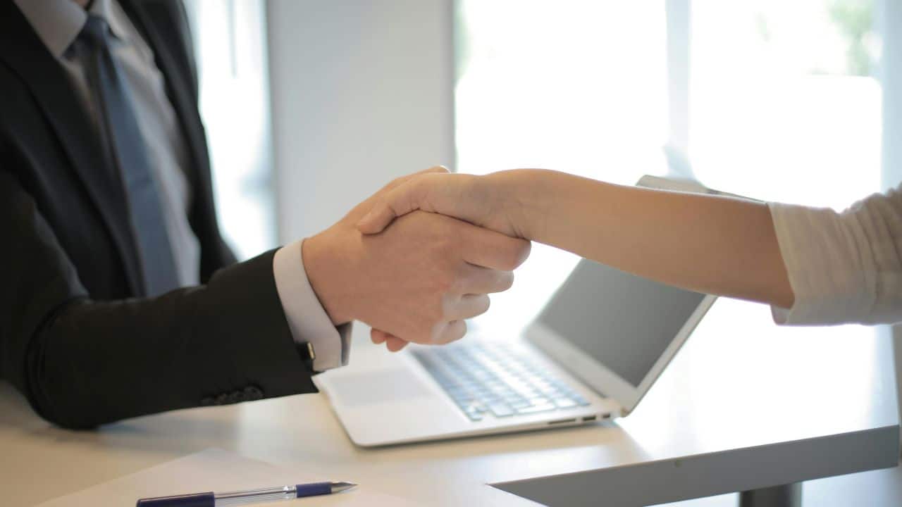 'They can’t expect...': Laid-off employee refuses 30% pay cut to rejoin company, lands new job with 40% salary hike