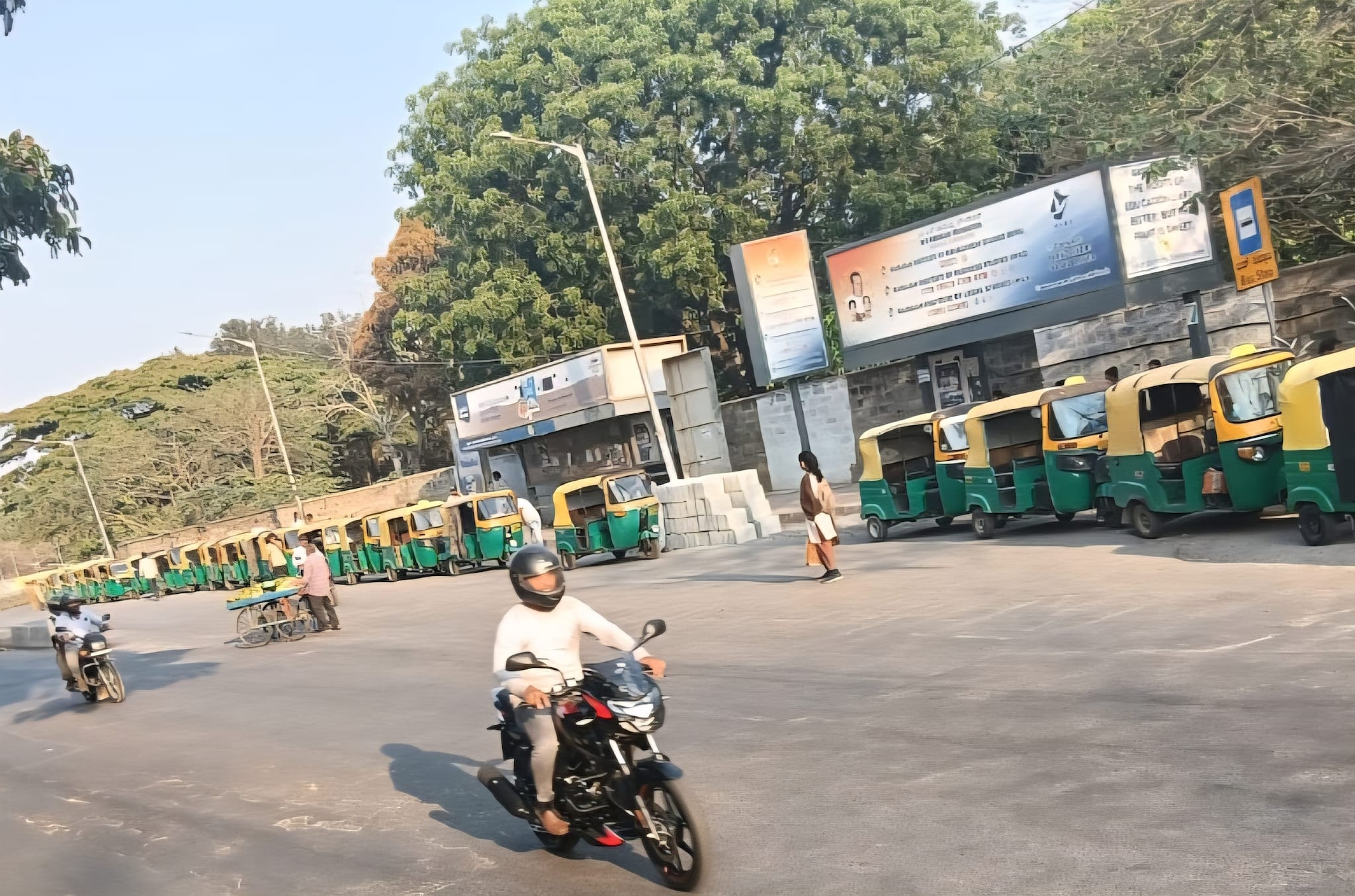 Karnataka auto LPG shortage: Indian Oil urges autorickshaw drivers to temporarily switch to petrol