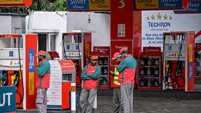 Pressure mounts on Shehbaz Sharif: IMF slams Pakistan over fuel pricing ‘distortions’