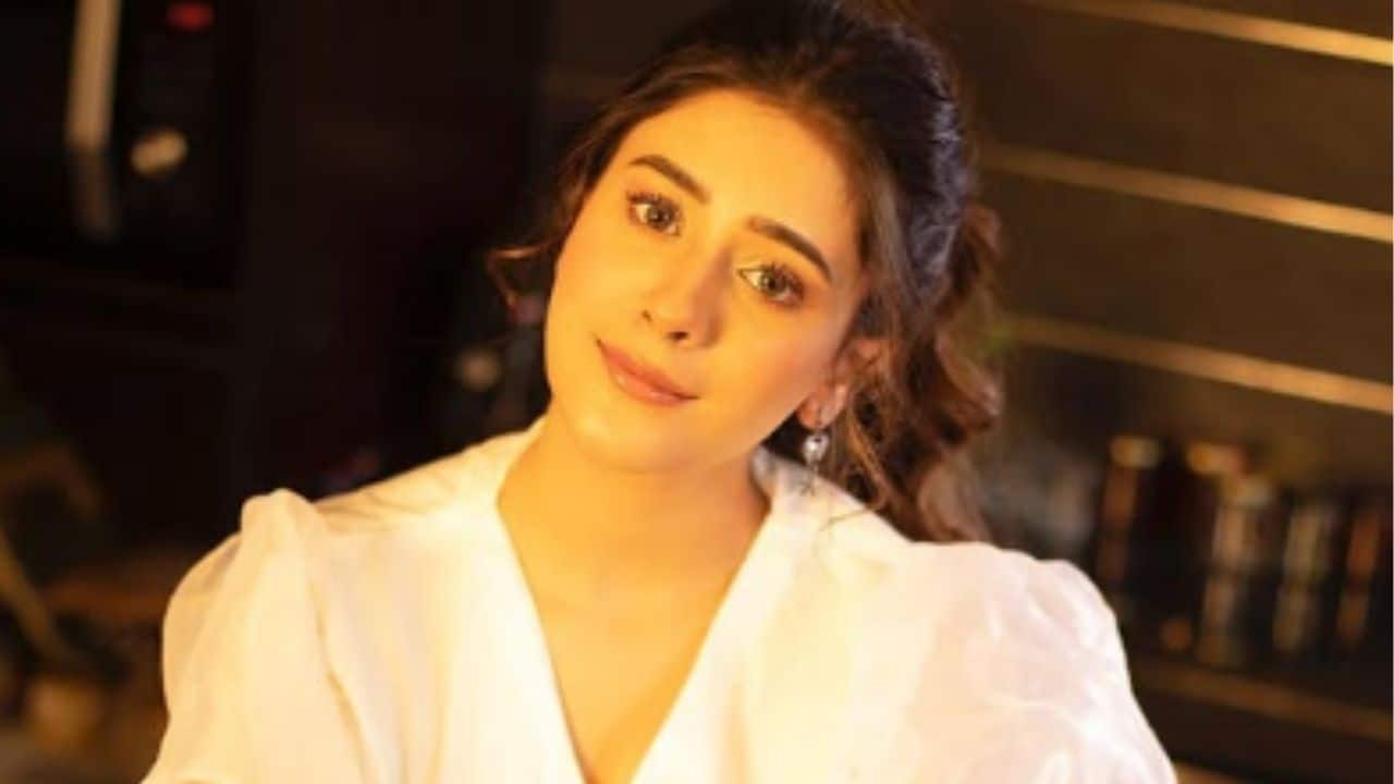 Actress Hiba Nawab addresses online negativity, urges people to be more mindful