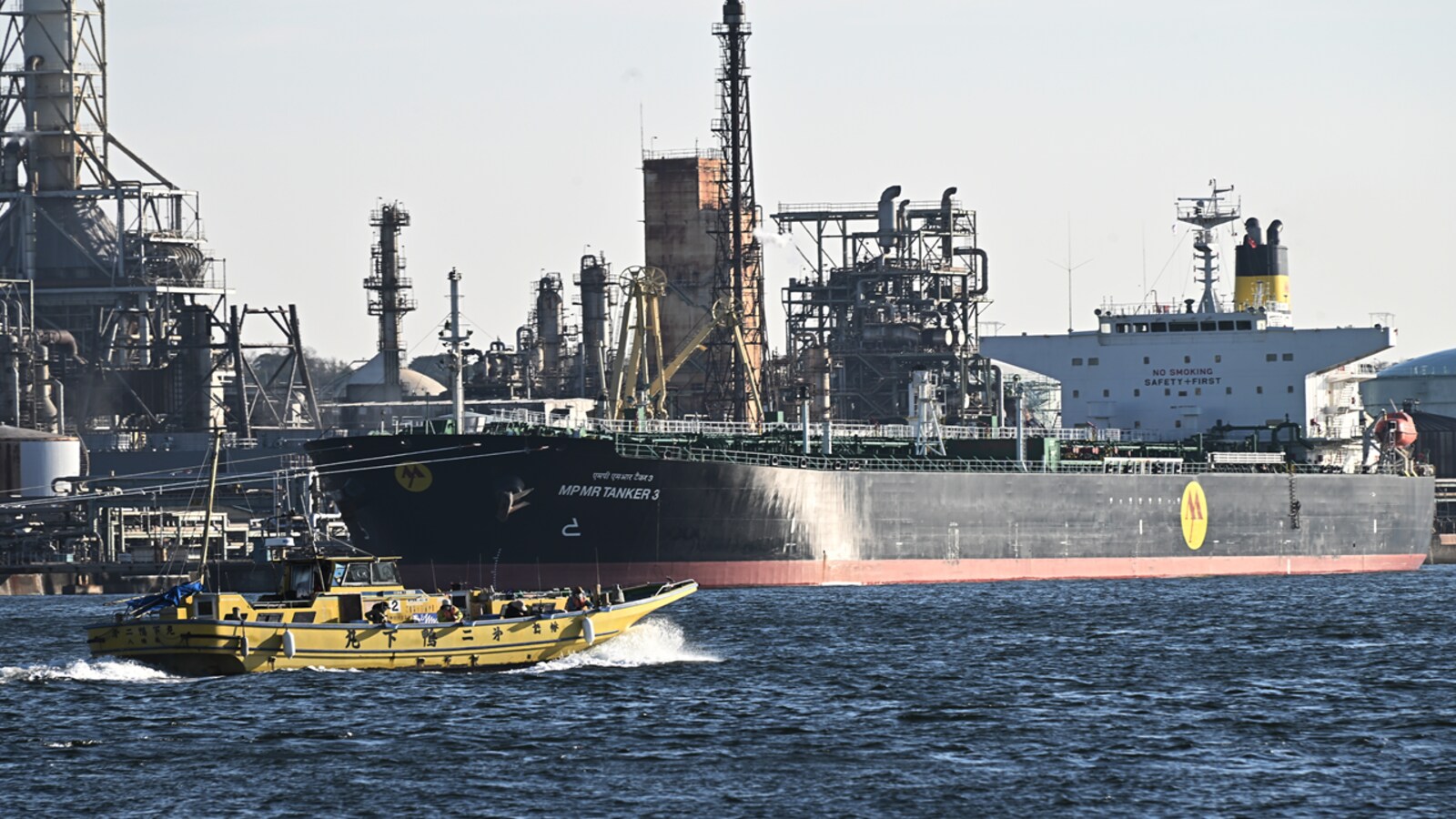 Oil jumps after renewed US-Iran fighting, then pares gains