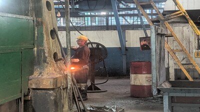 Demand improved across both sectors, although the acceleration was stronger among manufacturers
