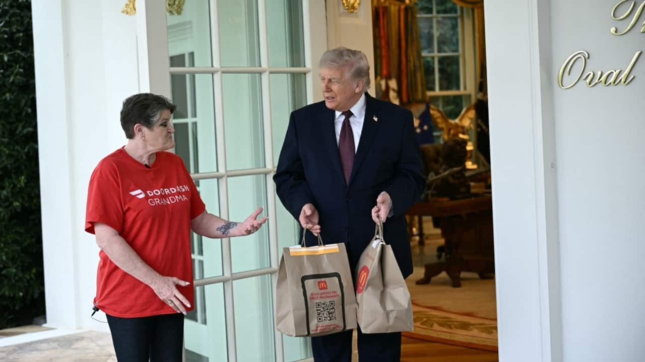 DoorDash worker dodges Trump's transgender question at Oval Office: 'I ...